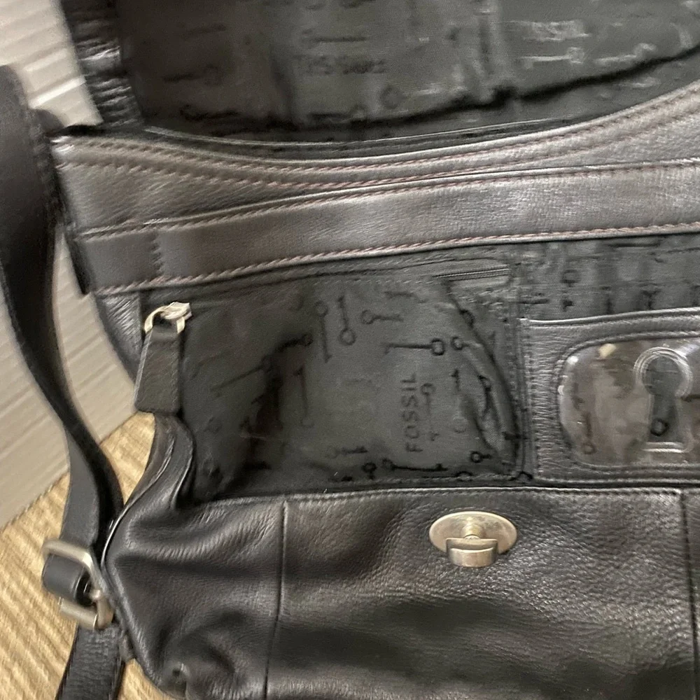 Fossil Maddox Black Leather Messenger Bag with Silver Hardware